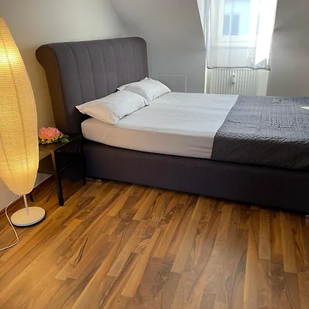 Geraeumiges Komfort-schlafzimmer Im Zentrum Von * Кассель