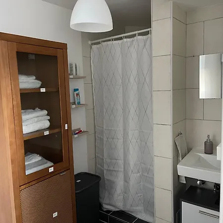 Geraeumiges Komfort-schlafzimmer Im Zentrum Von Quarto em Acomodações Particulares