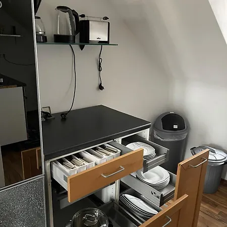 Geraeumiges Komfort-schlafzimmer Im Zentrum Von Quarto em Acomodações Particulares Kassel