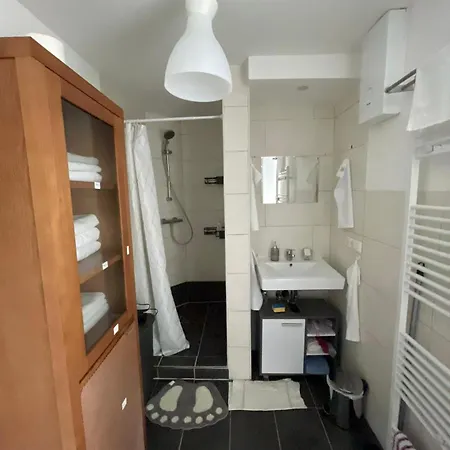 Geraeumiges Komfort-schlafzimmer Im Zentrum Von