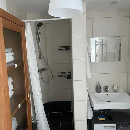 Quarto em Acomodações Particulares Geraeumiges Komfort-schlafzimmer Im Zentrum Von