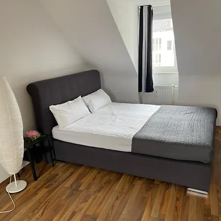 Geraeumiges Komfort-schlafzimmer Im Zentrum Von Quarto em Acomodações Particulares
