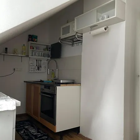 Quarto em Acomodações Particulares Geraeumiges Komfort-schlafzimmer Im Zentrum Von Kassel