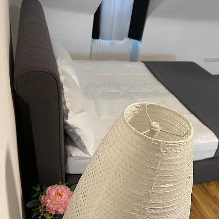Geraeumiges Komfort-schlafzimmer Im Zentrum Von