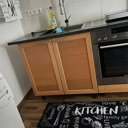 Проживание в семье Geraeumiges Komfort-schlafzimmer Im Zentrum Von