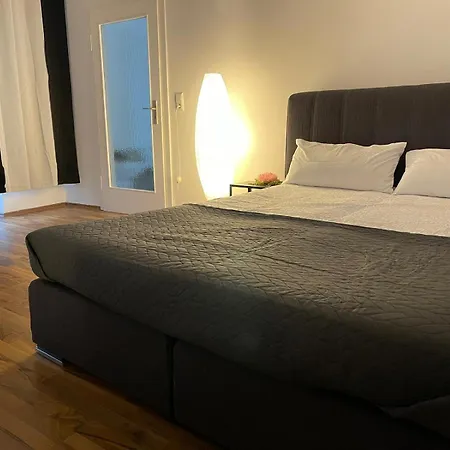 Quarto em Acomodações Particulares Geraeumiges Komfort-schlafzimmer Im Zentrum Von Kassel