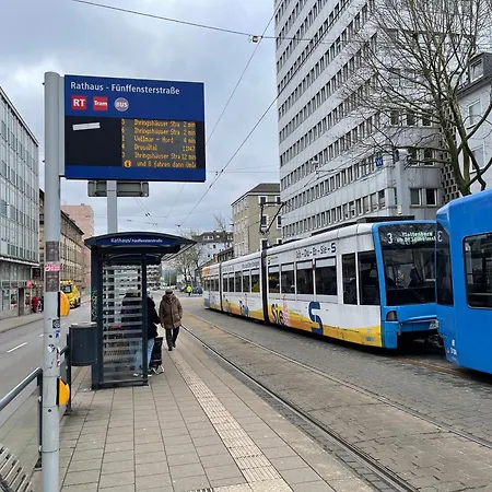 Geraeumiges Komfort-schlafzimmer Im Zentrum Von