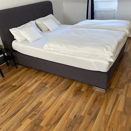 Geraeumiges Komfort-schlafzimmer Im Zentrum Von Quarto em Acomodações Particulares