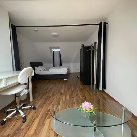 Geraeumiges Komfort-schlafzimmer Im Zentrum Von Quarto em Acomodações Particulares