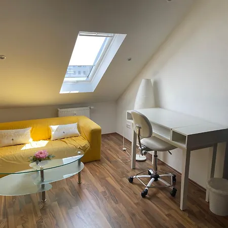 Geraeumiges Komfort-schlafzimmer Im Zentrum Von Quarto em Acomodações Particulares Kassel