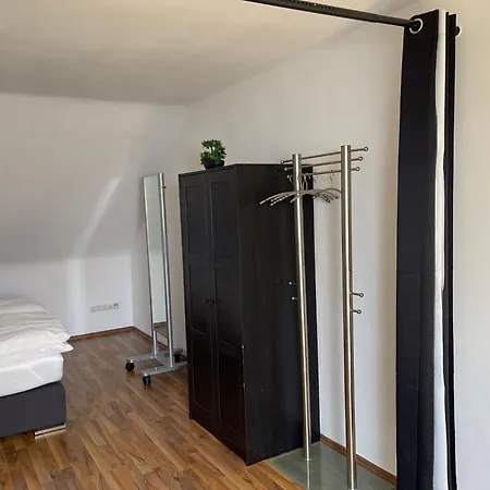 Quarto em Acomodações Particulares Geraeumiges Komfort-schlafzimmer Im Zentrum Von Kassel