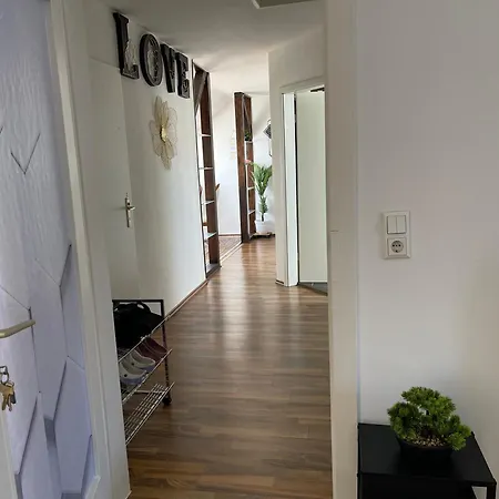 Geraeumiges Komfort-schlafzimmer Im Zentrum Von Проживание в семье
