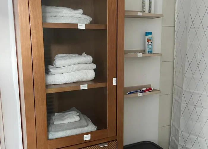 Homestay szállás Geraeumiges Komfort-schlafzimmer Im Zentrum Von *