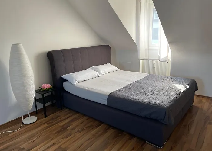 Geraeumiges Komfort-schlafzimmer Im Zentrum Von Homestay szállás *