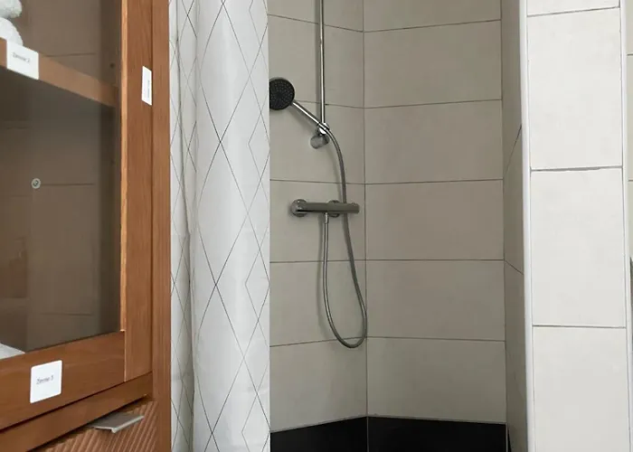 Geraeumiges Komfort-schlafzimmer Im Zentrum Von Homestay szállás