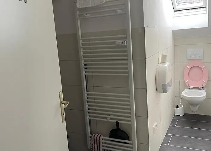 Geraeumiges Komfort-schlafzimmer Im Zentrum Von Homestay szállás