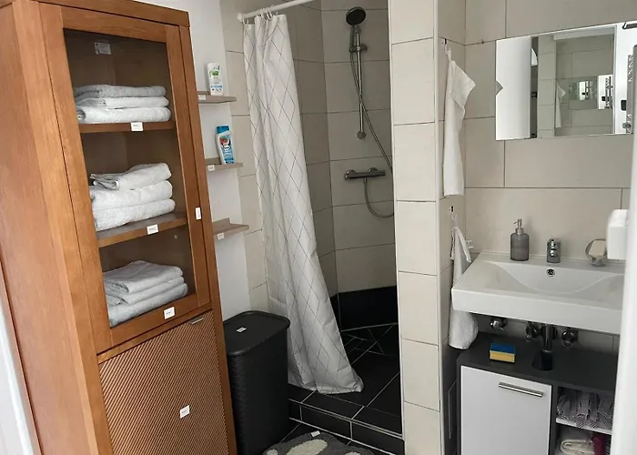 Geraeumiges Komfort-schlafzimmer Im Zentrum Von Homestay szállás *