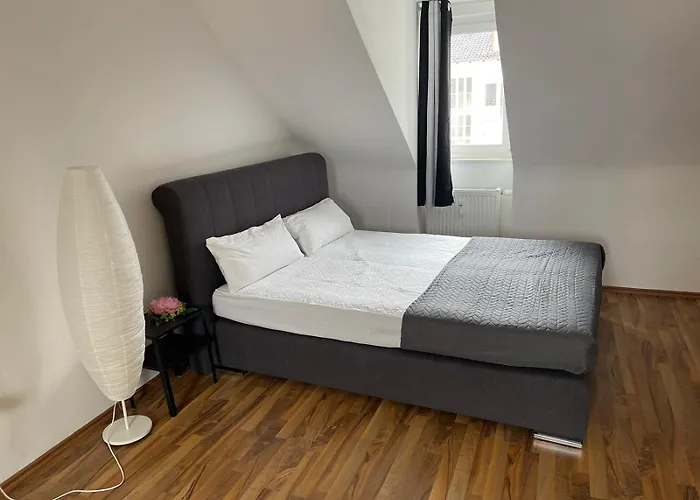 Geraeumiges Komfort-schlafzimmer Im Zentrum Von Homestay szállás