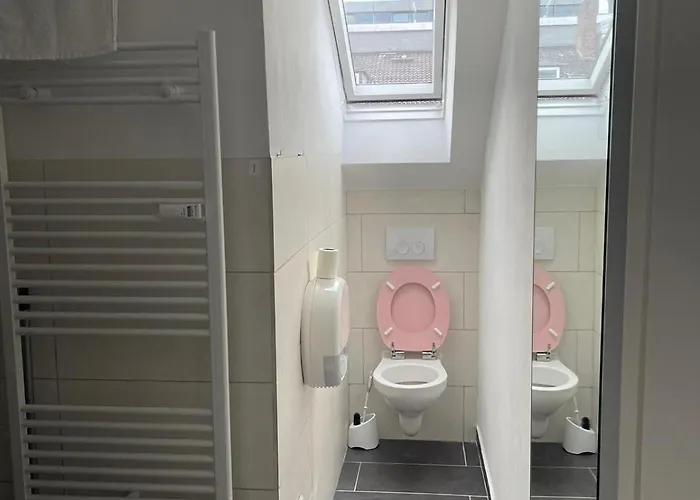 Geraeumiges Komfort-schlafzimmer Im Zentrum Von Homestay szállás