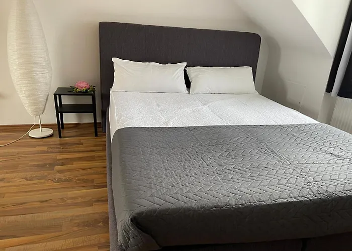 Geraeumiges Komfort-schlafzimmer Im Zentrum Von