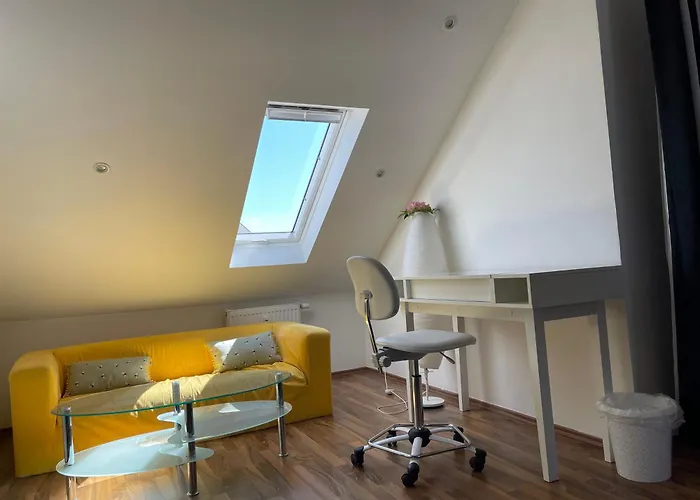 Geraeumiges Komfort-schlafzimmer Im Zentrum Von Homestay szállás *