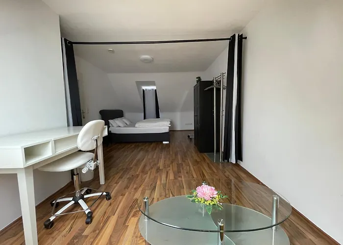 Geraeumiges Komfort-schlafzimmer Im Zentrum Von Homestay szállás