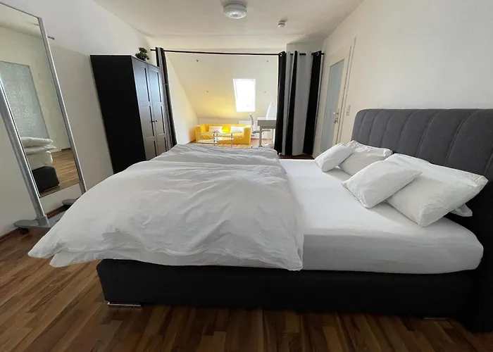 Geraeumiges Komfort-schlafzimmer Im Zentrum Von Kassel